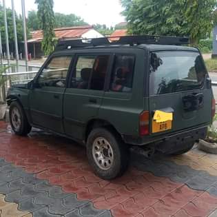 A picture of Suzuki Escudo . APR 5 Mil