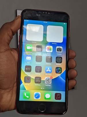 A picture of I phone 8 plus Gb 64 Lipia 190k ankoo back