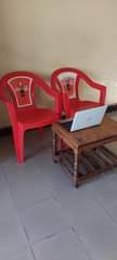 A picture of Nauza viti vya plastic na icho kimeza vyote nipe 25