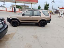 A picture of Tokumbo standard 2004 Honda Crv.