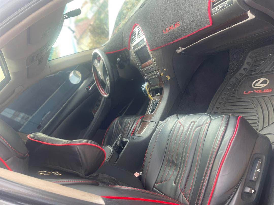 A picture of 2011 LEXUS