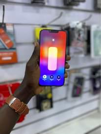 A picture of iPhone 13 Pro Max 256gb clean 2 3M like new