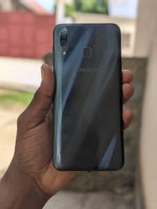 A picture of samsung A30