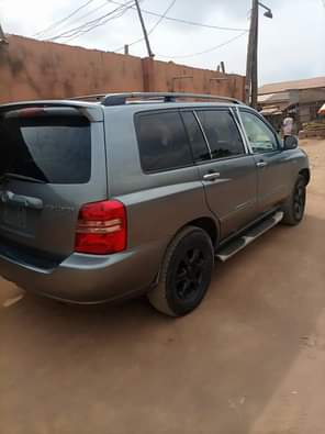 A picture of FOR SALE Clean reg Toyota Highlander 04 leather Ac duty
