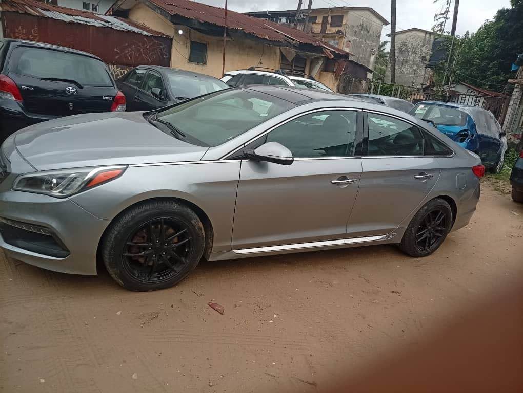 A picture of Toyota sonata full option 2015