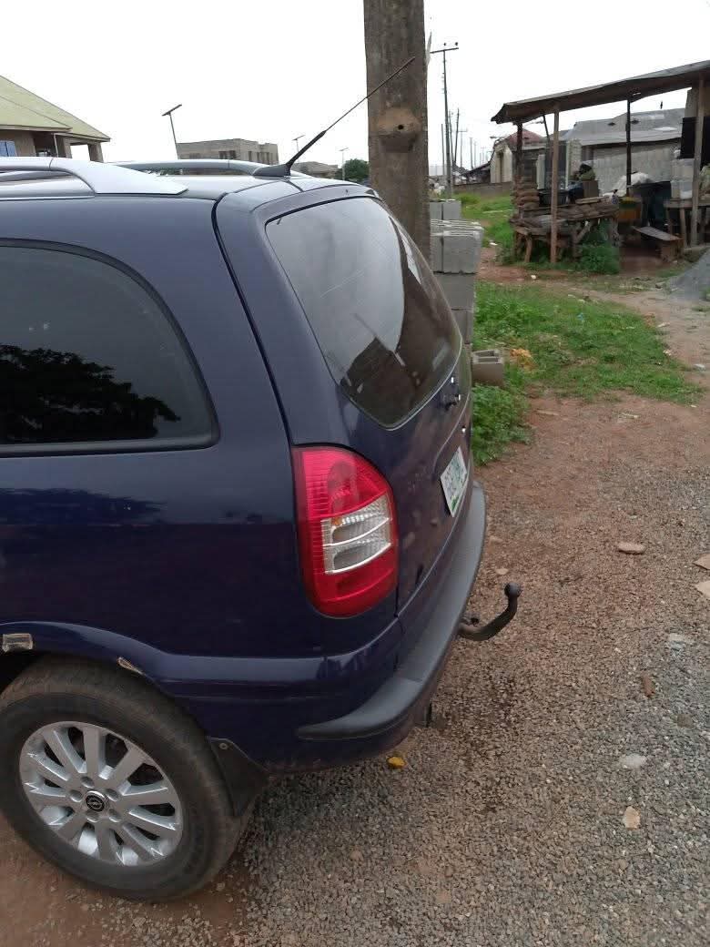 A picture of 2006 Opel Zafira 1.6 CNG opel zafira