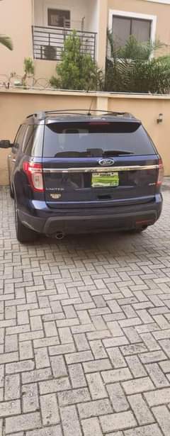 A picture of 2012 ford explorer