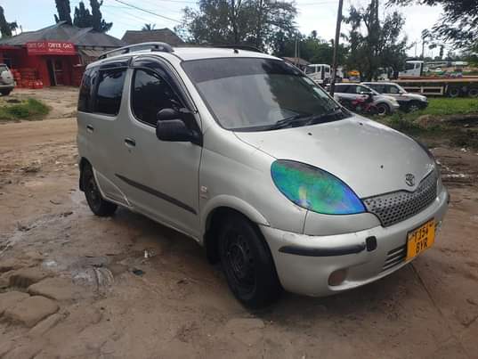 A picture of FUNCARGO YARIS