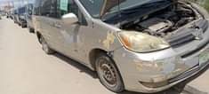 A picture of Toyota sienna 04