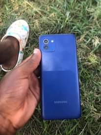 A picture of Samsung S9 na samsung A03