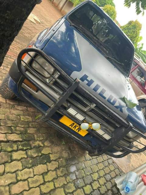 A picture of TOYOTA HILUX 2L engine