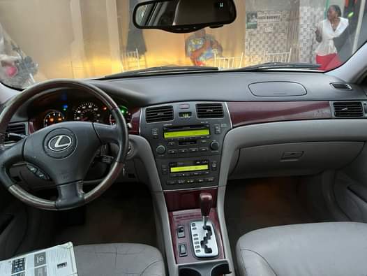 A picture of Neatly used 2004 Lexus ES300 Comes with curtain shield control