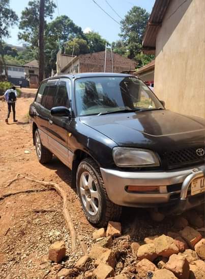A picture of Rav4 1996