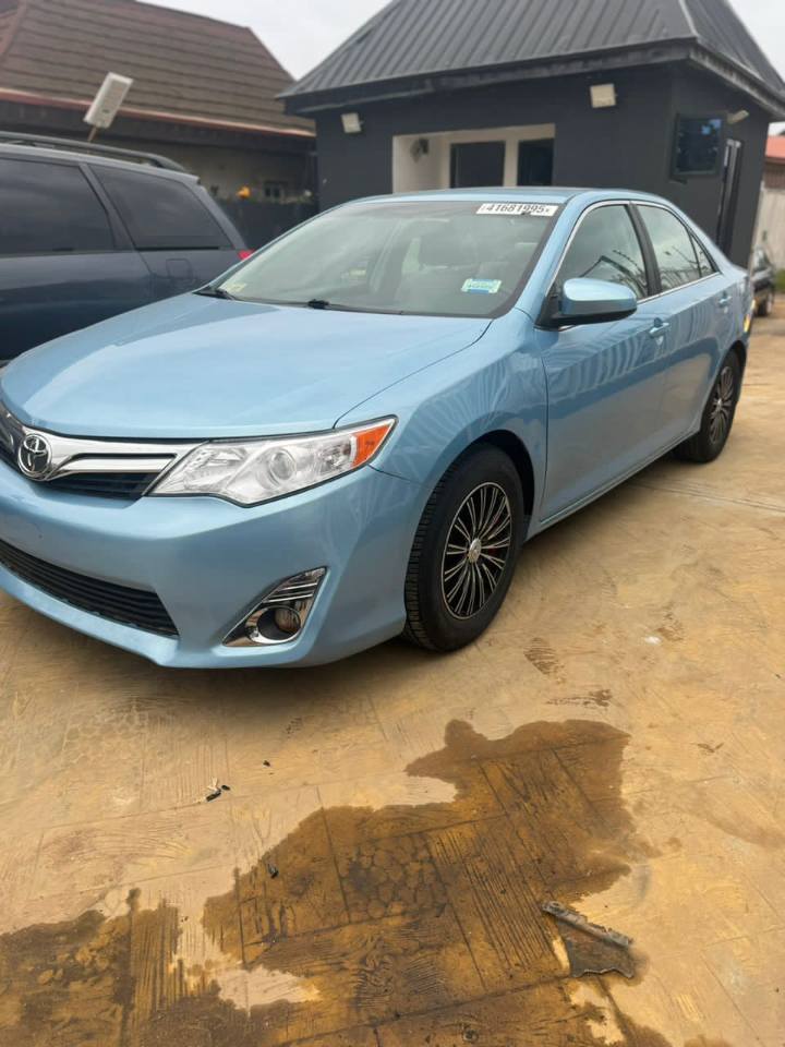 A picture of 2012 toks Toyota Camry LE