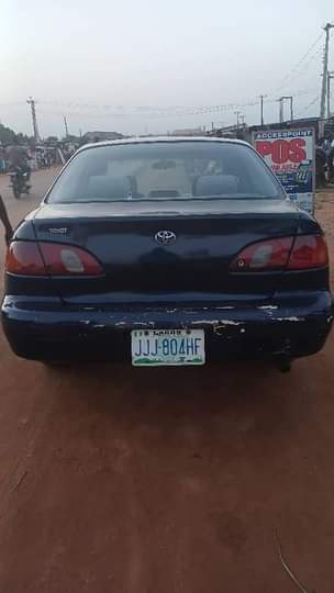 A picture of Toyota Corolla 1997 blue