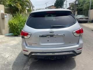 A picture of Nissan pathfinder