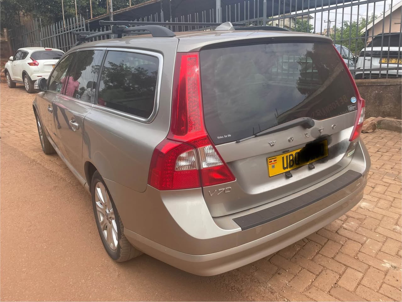 A picture of Volvo v70 for sale