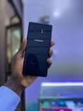 A picture of Samsung note 8 128gb 6gb ram with a little crack