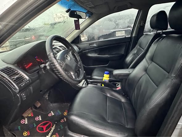 A picture of 2004 Honda accord