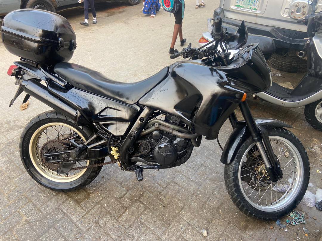 A picture of Aprilia pegaso scrambler