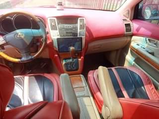 A picture of RX 330 lexus
