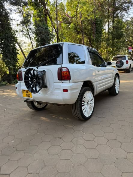 A picture of TOYOTA RAV4