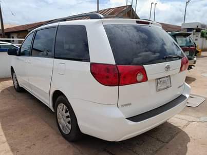 A picture of Toyota Sienna