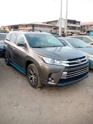 A picture of 2016 Toyota Highlander
