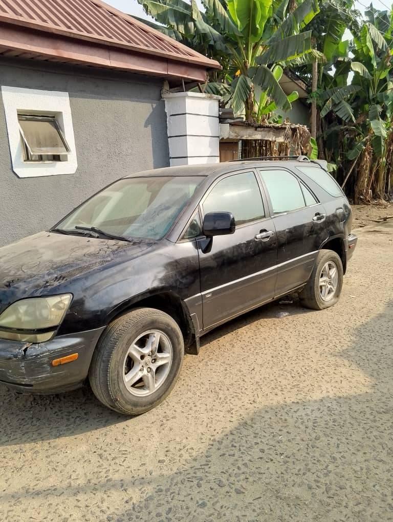 A picture of Dealer market done land 2002 Rx300 Engine and gearbox good