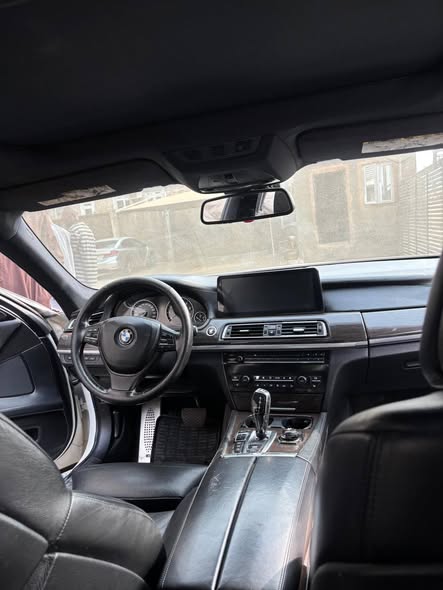 A picture of DISTRESS FOREIGN BMW 7 SERIES 2010