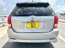A picture of TOYOTA WISH NAIUZA MIL 11 0743435416