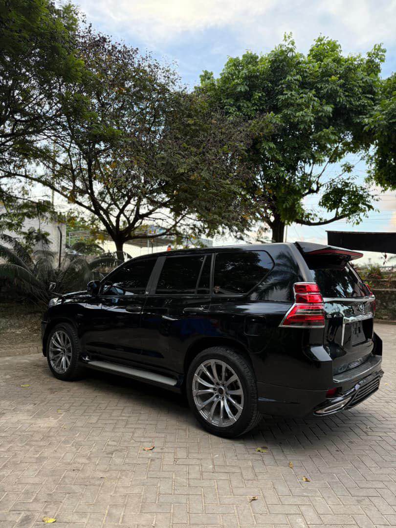 A picture of LANDCRUISER PRADO J150 Price 98mil free registration 2tr petrol engine