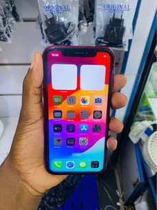 A picture of iPhone XR 64gb at 590k 