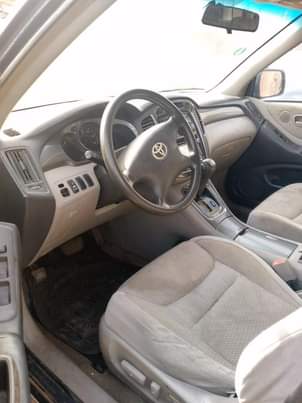 A picture of Toyota highlander 2004 V6 blue 090 67232558