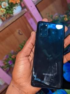 A picture of Samsung S20 plus