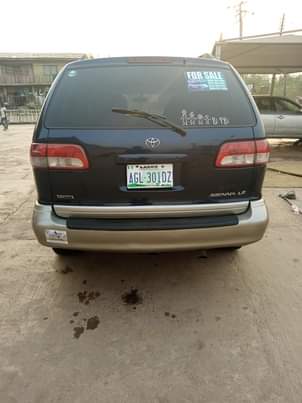 A picture of TOYOTA SIENNA 2002 MODEL BUY AND DRIVE NOTHING TO FIXED