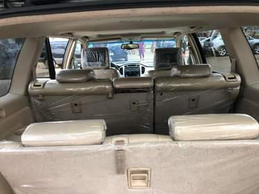 A picture of 2006 few months old Toyota highlander 3 seaters leather seats