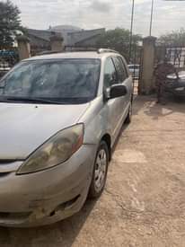 A picture of Toyota Sienna 2008