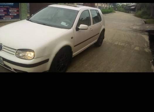 A picture of GOLF 4 FULL OPTION FIRST BODY AC GEAR PRICE 1.5M
