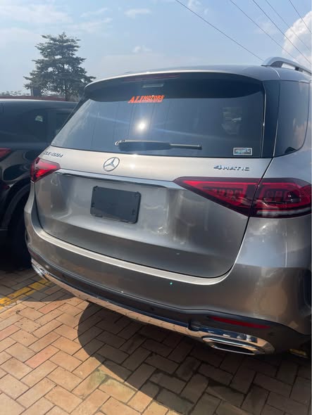 A picture of Mercedes GLE 400d 2020 270M