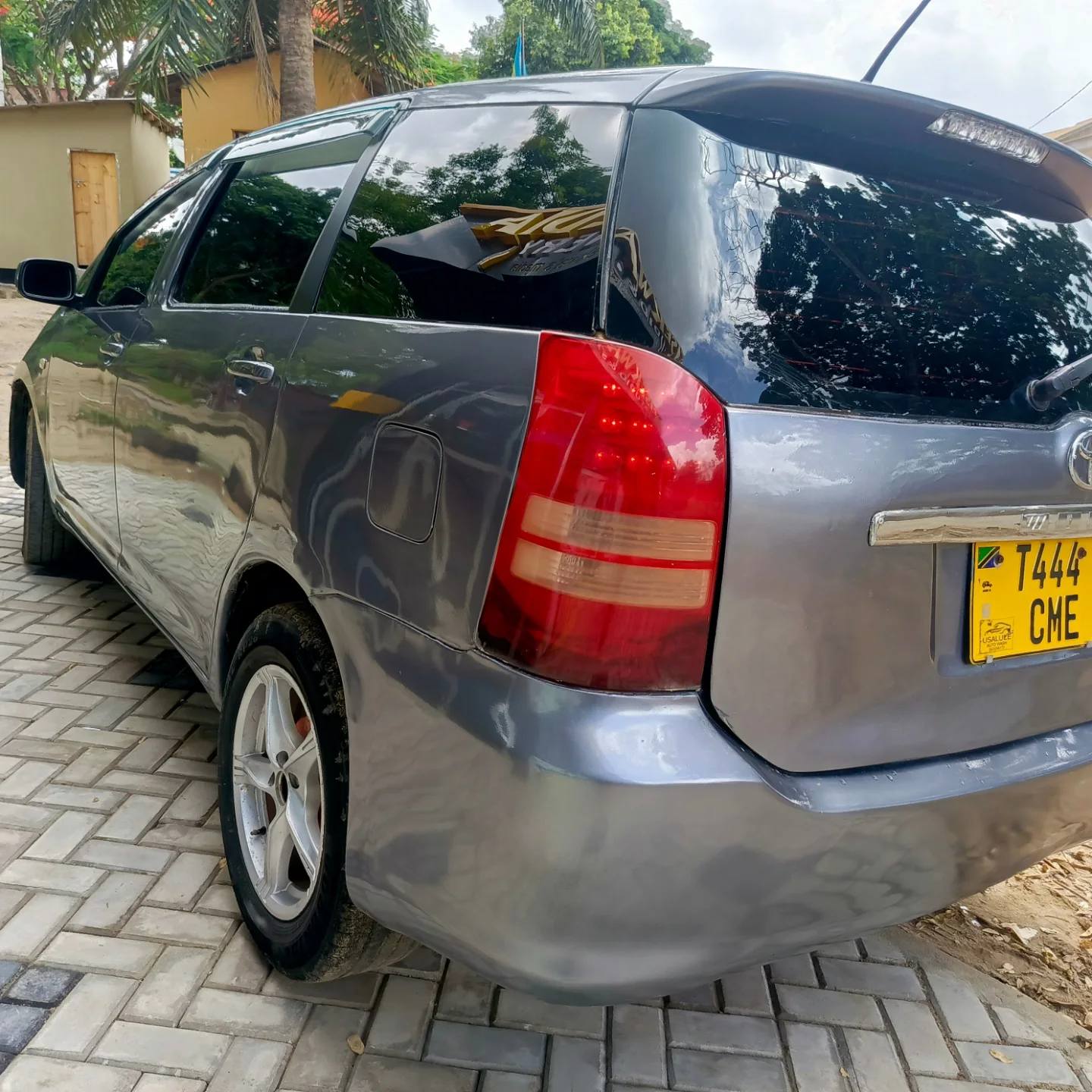 A picture of Toyota wish