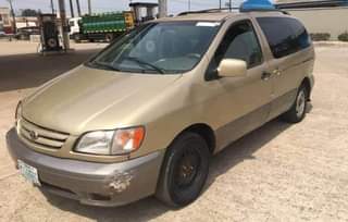 A picture of Toyota Sienna 02