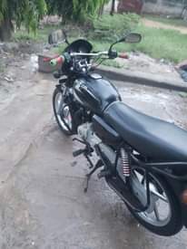A picture of Boxer cc 125 inauzwa full document bei 950 000 maongezi