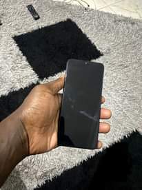 A picture of TCL 10SE 128gb 4gbram 4000mahbattery first changing at just 300k