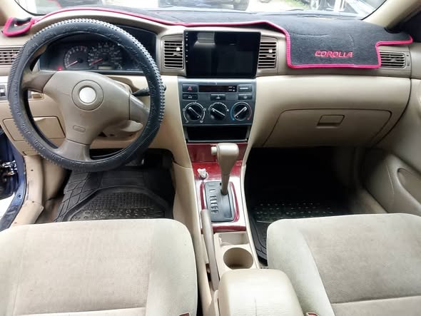 A picture of TOYOTA COROLLA CE 2004