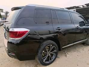 A picture of sharp deal for big guys window shoppers keep off Toyota