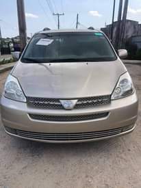 A picture of 2005 Toyota Sienna