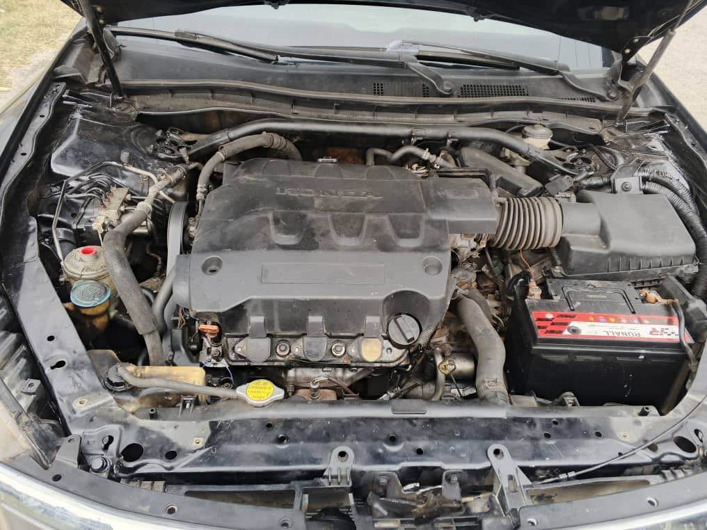 A picture of EXTREMELY CLEAN 2012 CROSSTOUR NOTHING TO FIX 08063490227