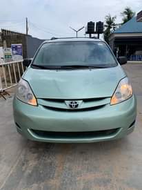 A picture of 2006 TOYOTA SIENNA