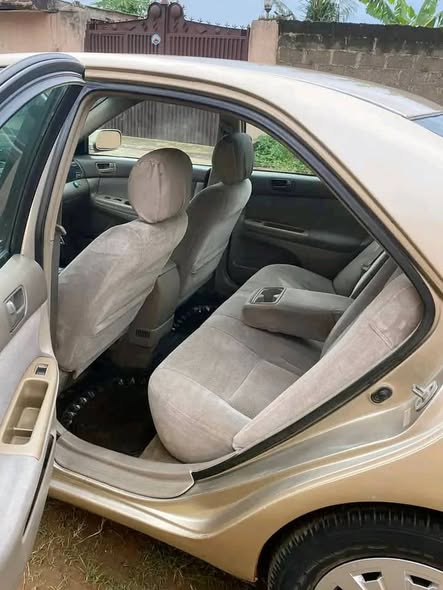 A picture of 04 camry